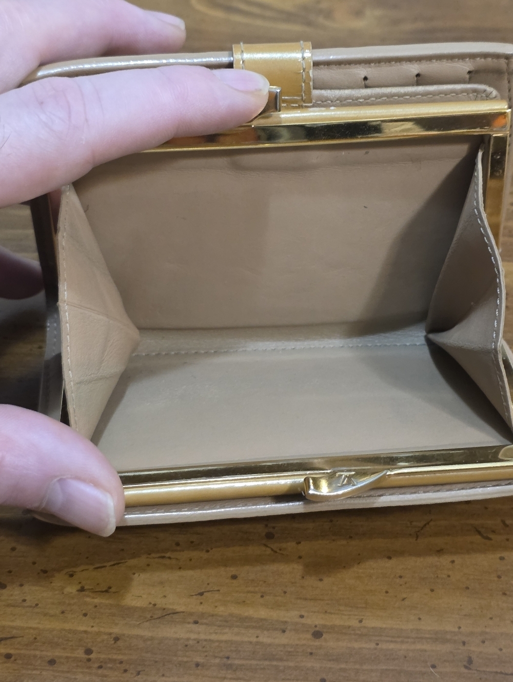 Louis Vuitton Vernis Patent Wallet in Honey Tan With C.O.A. - Picture 10 of 16